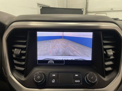 Used 2023 GMC Acadia SLE image 9