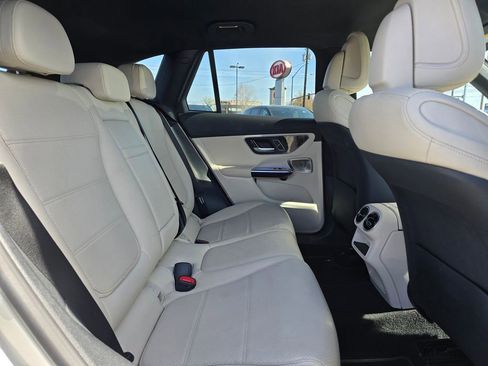 Used 2023 Mercedes-Benz GLC 300 4MATIC image 12
