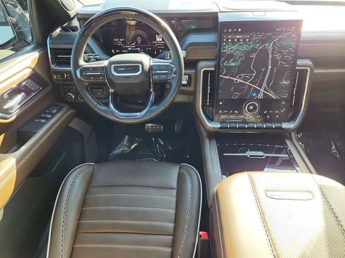 Used 2025 GMC Yukon Denali Ultimate w/ LPO, Floor Liner Package AWD/4WD image 4