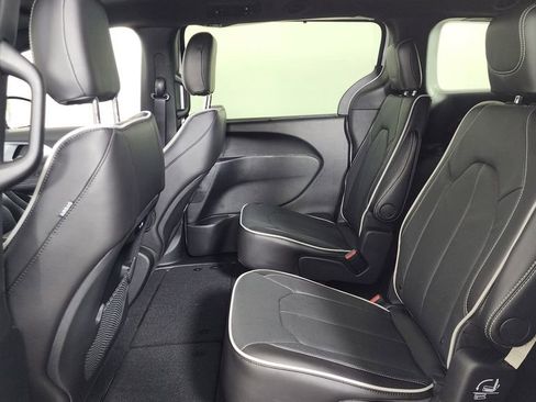 New 2026 Chrysler Pacifica Limited image 24