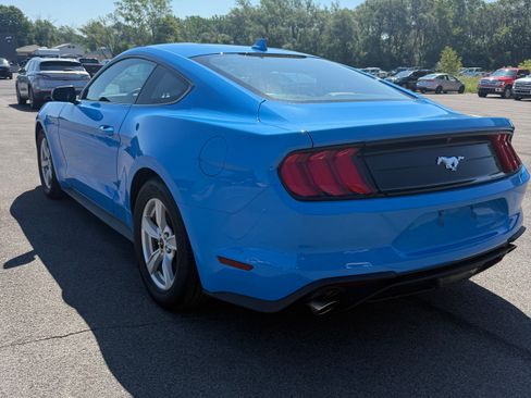 Used 2022 Ford Mustang Coupe RWD image 2