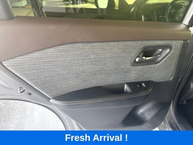 Used 2023 Nissan Rogue SV FWD image 13
