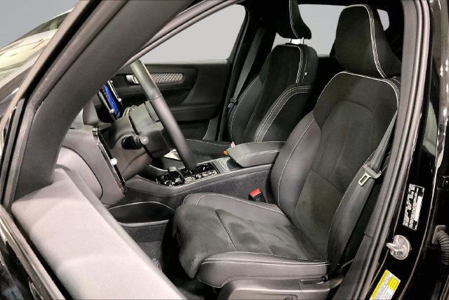Certified 2023 Volvo XC40 B5 Plus w/ Climate Package AWD/4WD image 28