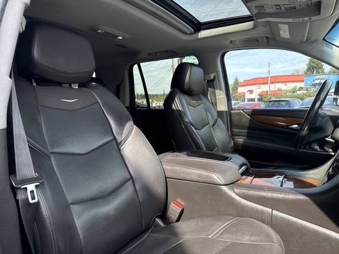 Used 2018 Cadillac Escalade Luxury AWD/4WD image 15