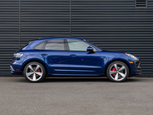 Certified 2022 Porsche Macan S AWD/4WD image 9