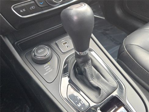 Certified 2022 Jeep Cherokee Limited image 31