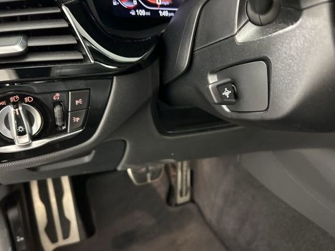 Used 2022 BMW M550i xDrive image 24