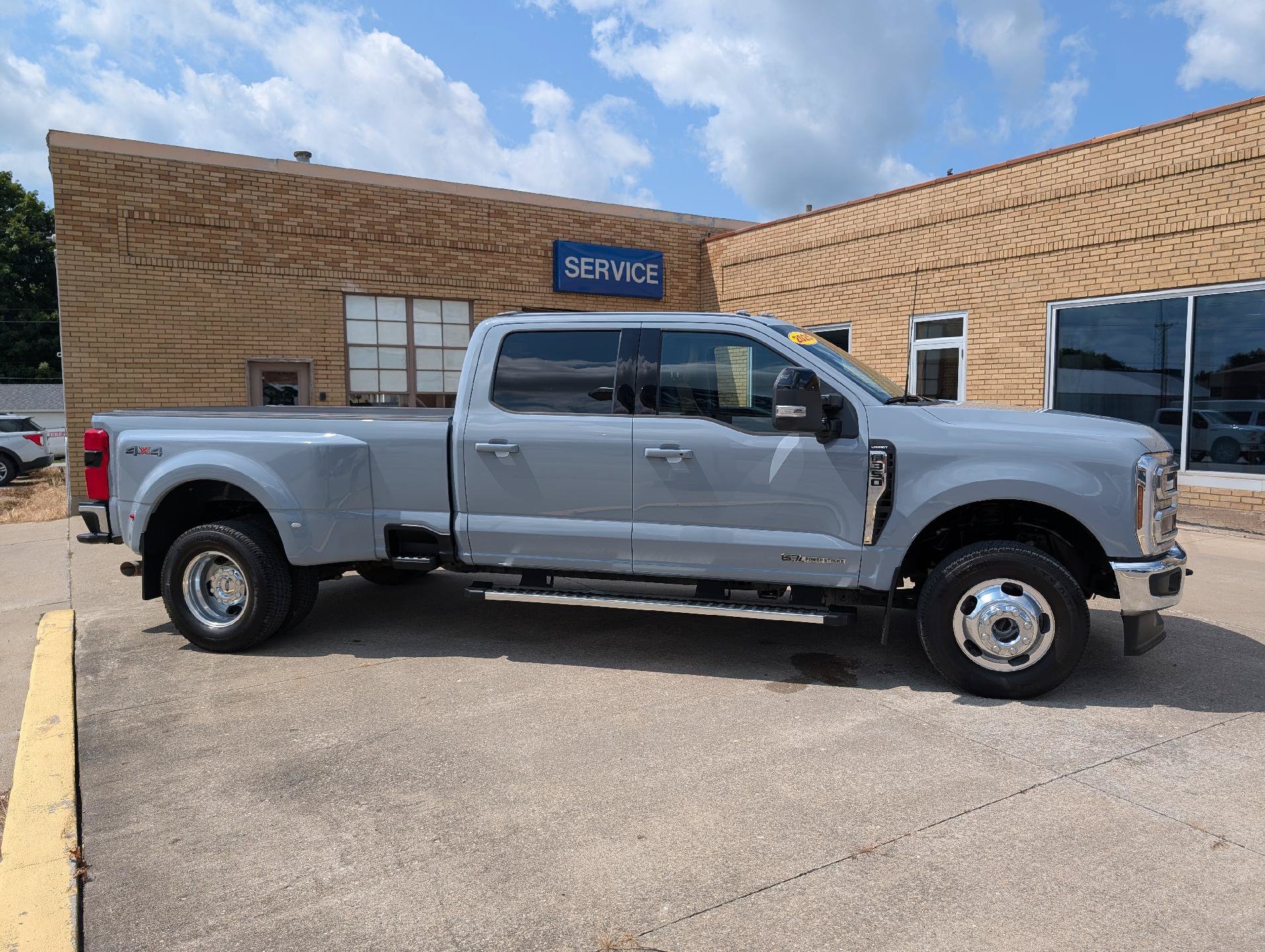 Used 2025 Ford F350 Lariat AWD/4WD image 5