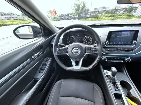Used 2022 Nissan Altima 2.5 SV FWD image 13
