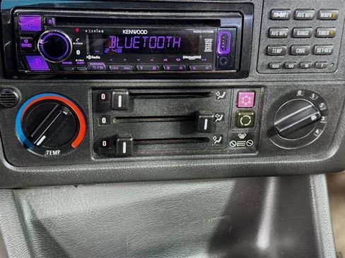 Used 1991 BMW 325i Convertible image 15