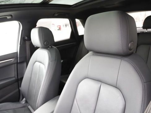 Used 2020 Audi Q3 2.0T Premium w/ Convenience Package image 12