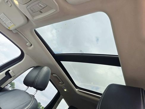 Used 2017 Ford Escape SE FWD image 6