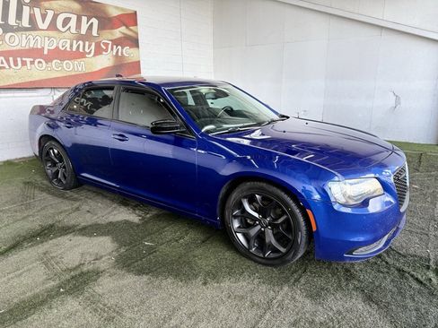 Used 2020 Chrysler 300 Touring w/ Sport Appearance Package image 7