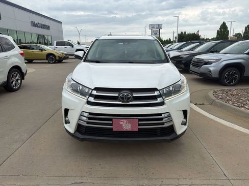 Used 2018 Toyota Highlander Limited AWD/4WD image 2