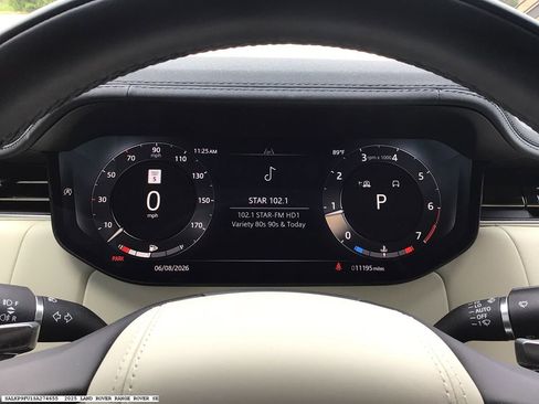 Used 2025 Land Rover Range Rover SE AWD/4WD image 13