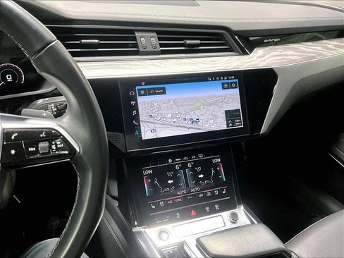Used 2022 Audi e-tron Premium Plus image 19