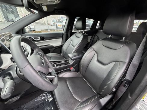 Used 2025 Jeep Compass Limited AWD/4WD image 37