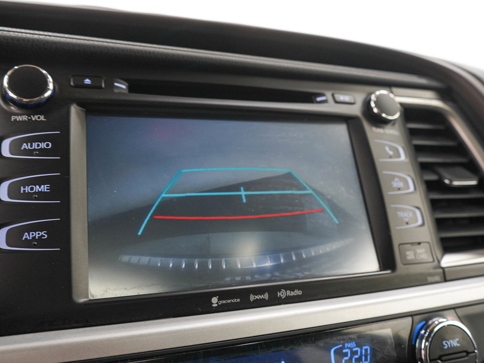 Used 2019 Toyota Highlander XLE AWD/4WD image 29