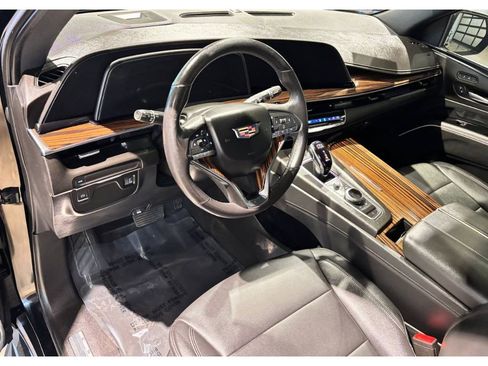 Used 2021 Cadillac Escalade Luxury image 18