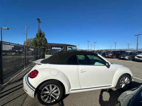 Used 2013 Volkswagen Beetle TDI image 8