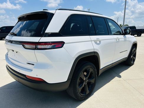 Used 2023 Jeep Grand Cherokee Limited w/ Luxury Tech Group II AWD/4WD image 46
