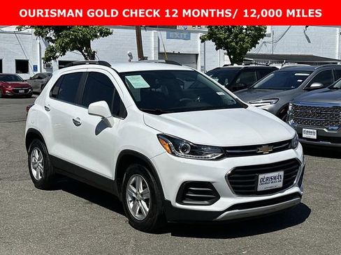 Used 2020 Chevrolet Trax LT w/ LT Convenience Package FWD image 1