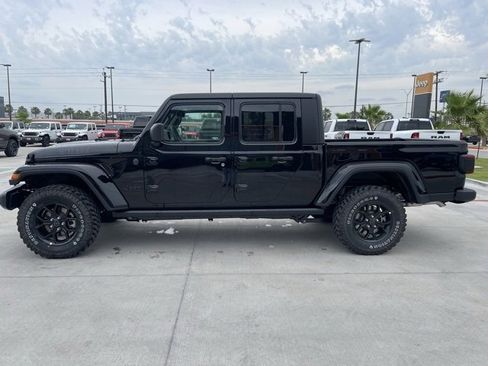 New 2025 Jeep Gladiator Sport image 4