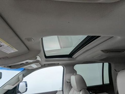 Used 2017 Cadillac Escalade ESV Luxury image 21