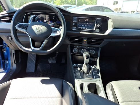 Used 2023 Volkswagen Jetta SE w/ Panoramic Sunroof Package FWD image 7