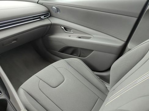 Used 2024 Hyundai Elantra SEL image 25