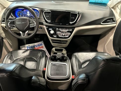 Used 2022 Chrysler Pacifica Touring-L FWD image 28