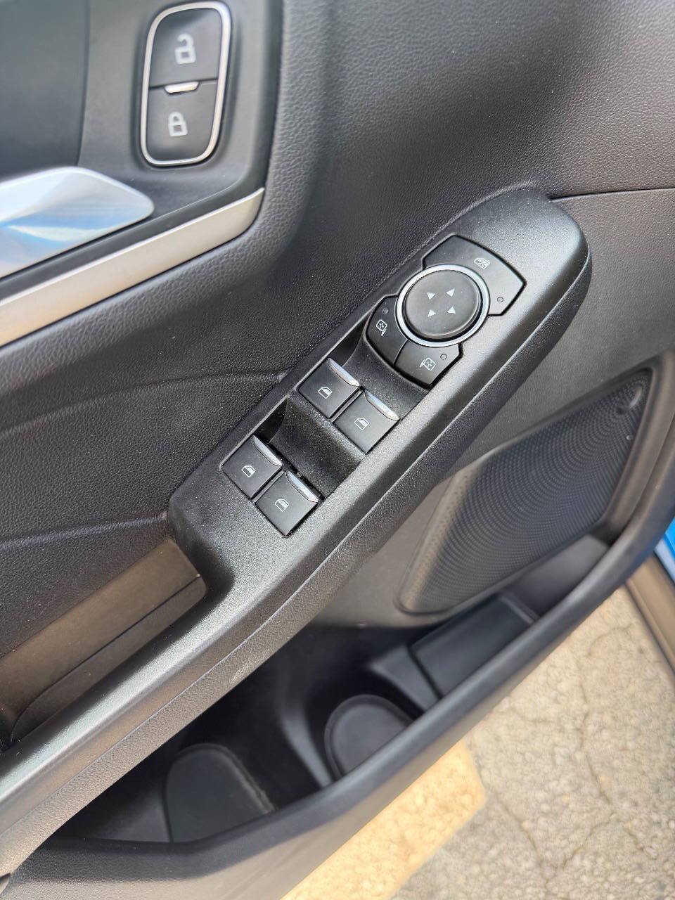 Used 2021 Ford Escape SE w/ Cold Weather Package FWD image 16