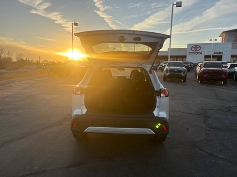 Used 2022 Toyota Corolla Cross LE image 10