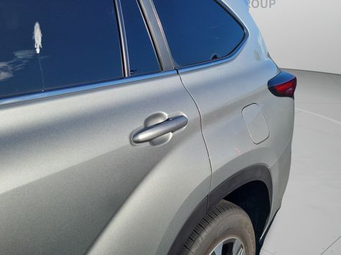 Used 2023 Toyota Highlander XLE FWD image 27