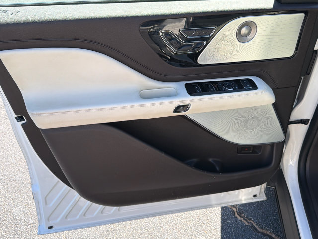 Used 2021 Lincoln Aviator Black Label Grand Touring w/ Class IV Trailer Tow Package AWD/4WD image 12