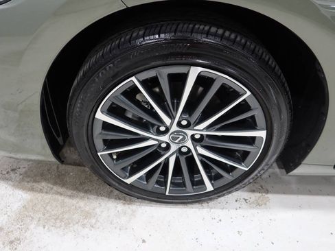 Used 2025 Lexus ES 300h w/ Premium Package FWD image 9