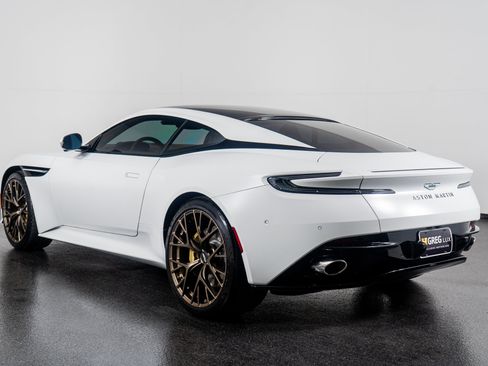 Used 2025 Aston Martin DB12 Coupe image 16