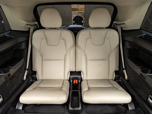 Used 2025 Volvo XC90 B6 Ultra w/ Protection Package Premier image 31