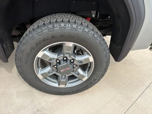 New 2026 GMC Sierra 3500 SLT w/ SLT Premium Package AWD/4WD image 11