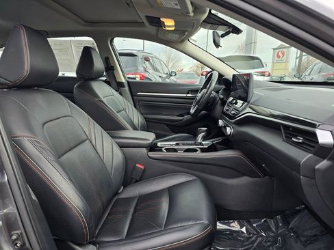 Used 2023 Nissan Altima 2.5 SR w/ SR Premium Package image 10