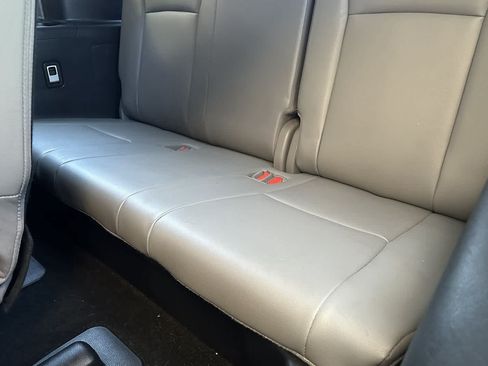 Used 2023 Toyota Highlander XLE FWD image 16