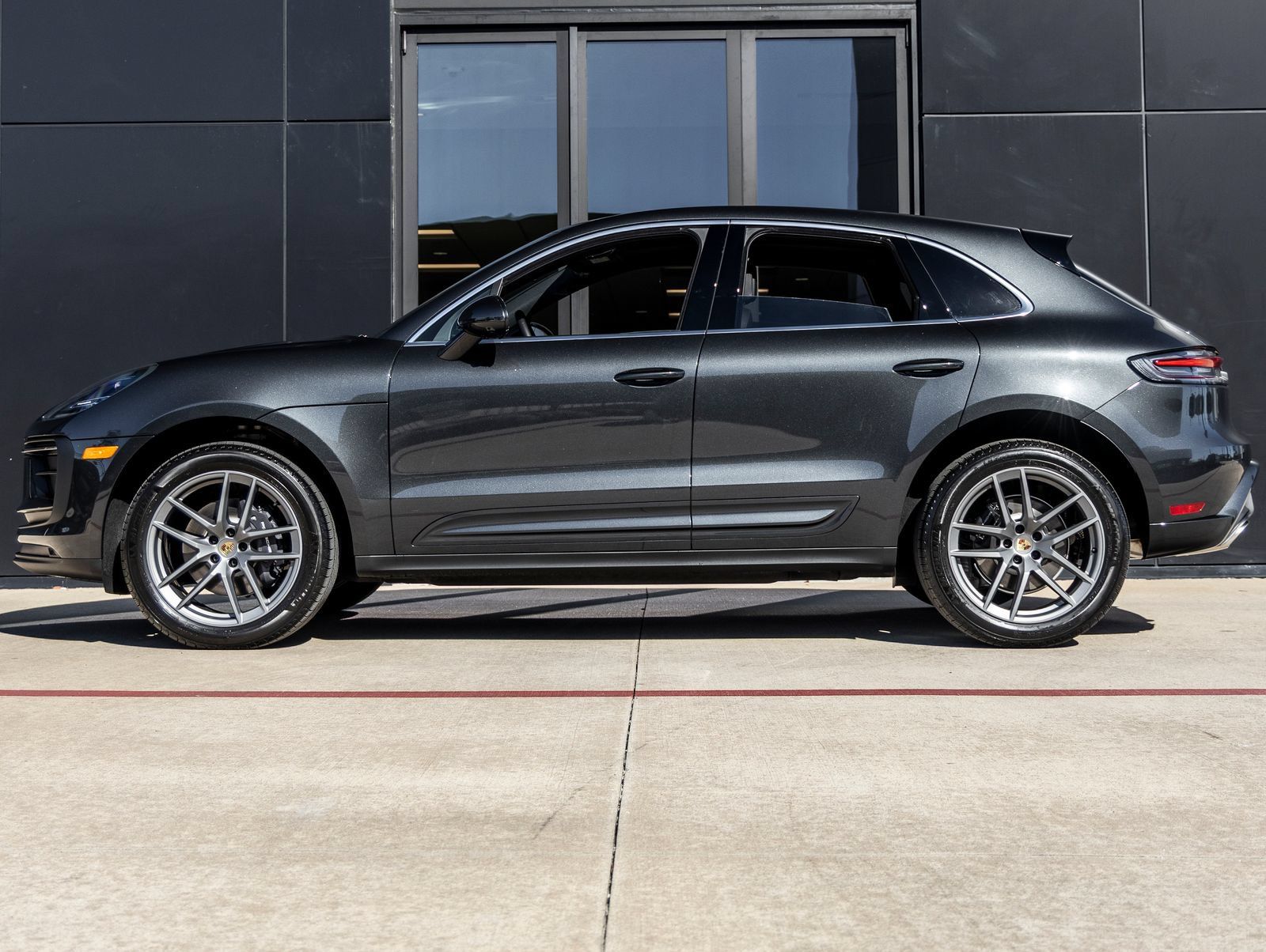 Certified 2026 Porsche Macan AWD/4WD image 2