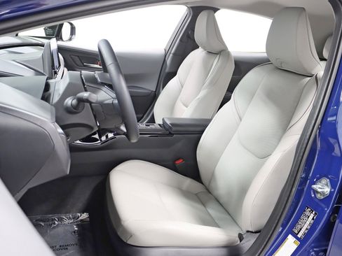 Used 2026 Toyota Prius XLE AWD/4WD image 25