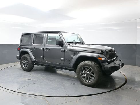 Used 2025 Jeep Wrangler Unlimited Sport AWD/4WD image 5