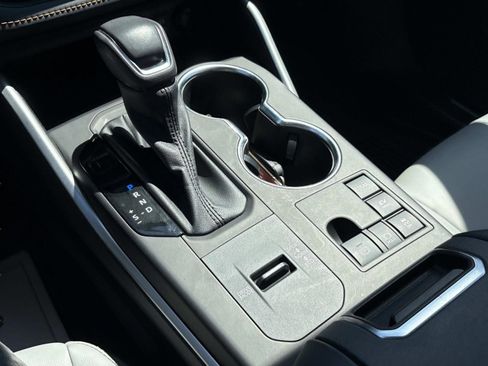 Used 2023 Toyota Highlander Bronze Edition AWD/4WD image 32