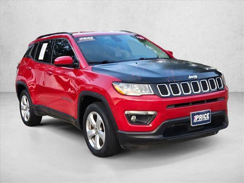 Used 2018 Jeep Compass Latitude FWD image 3
