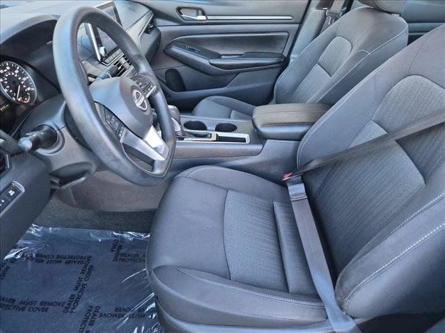Used 2025 Nissan Altima 2.5 SV FWD image 15