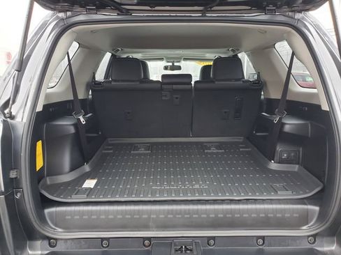 Used 2018 Toyota 4Runner SR5 Premium image 7