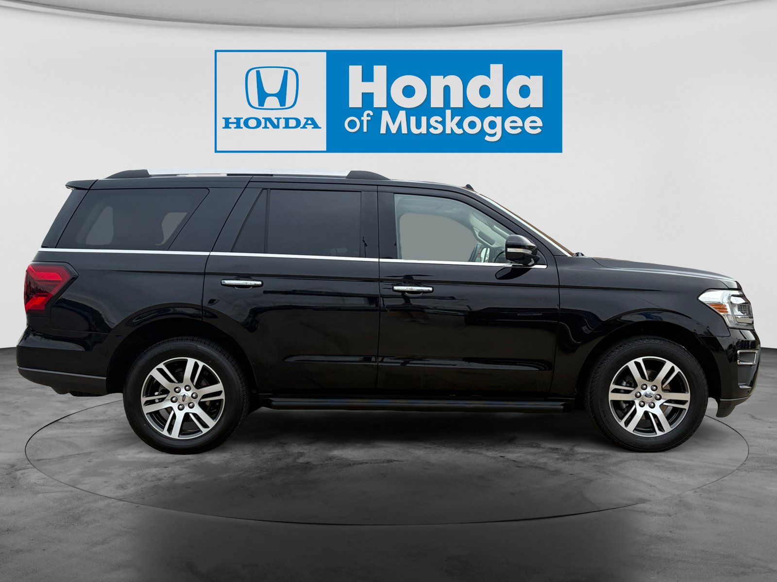 Used 2024 Ford Expedition Limited AWD/4WD image 4