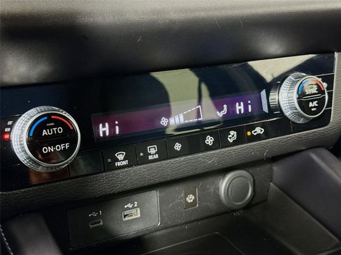 Used 2024 Mitsubishi Outlander SE image 17